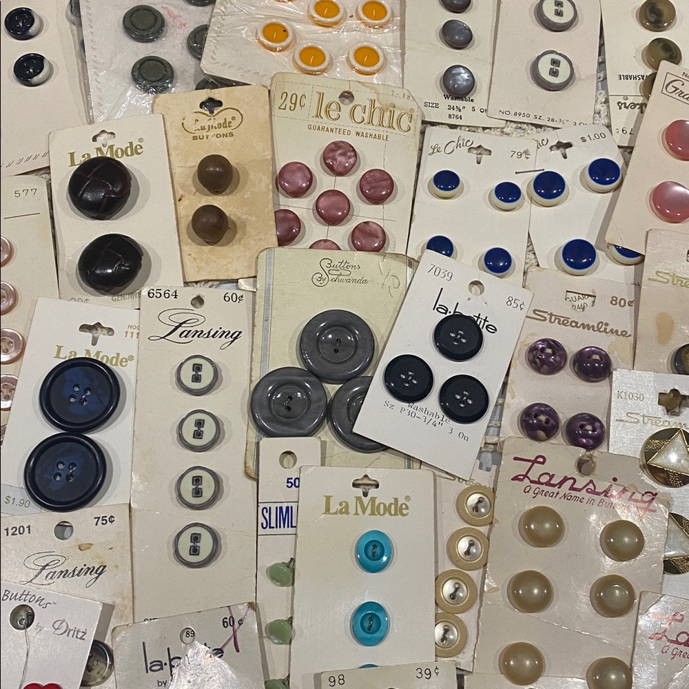 Vintage Buttons on Cards Lot of 50 - Picture 7 of 8